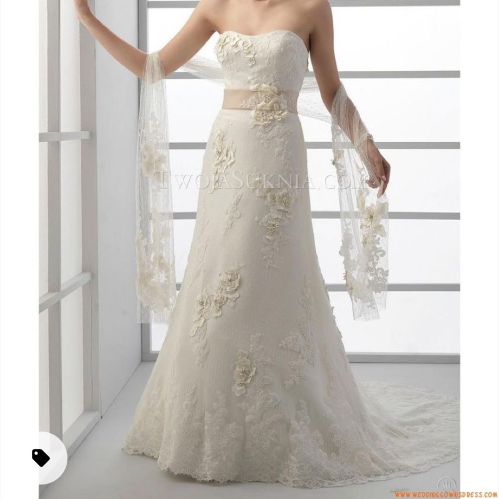 Venus Bridal Ivory Wedding Gown - new with tags.